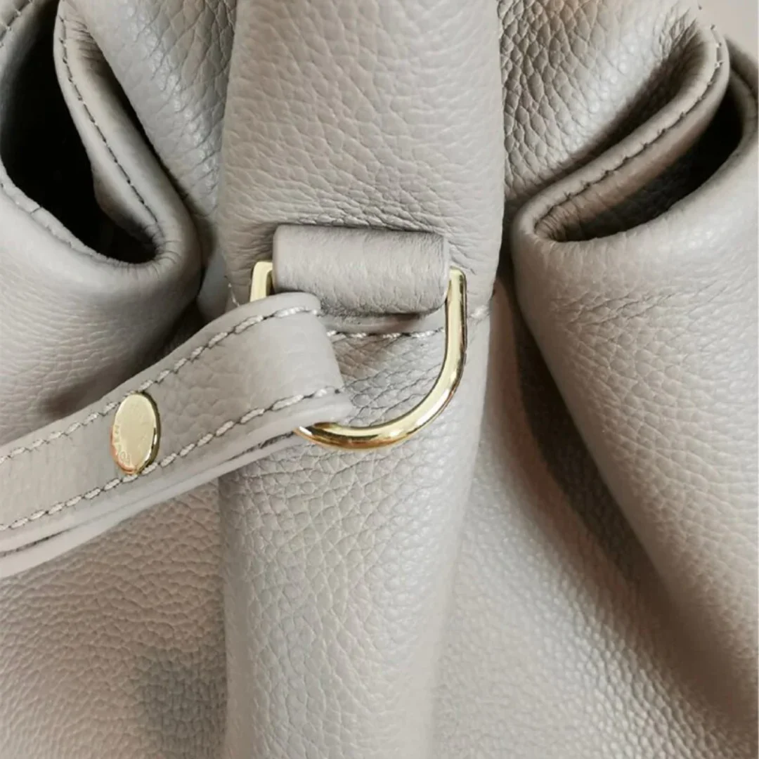 Bolsa de Luxo em Couro Estruturada Victoire - Image 10