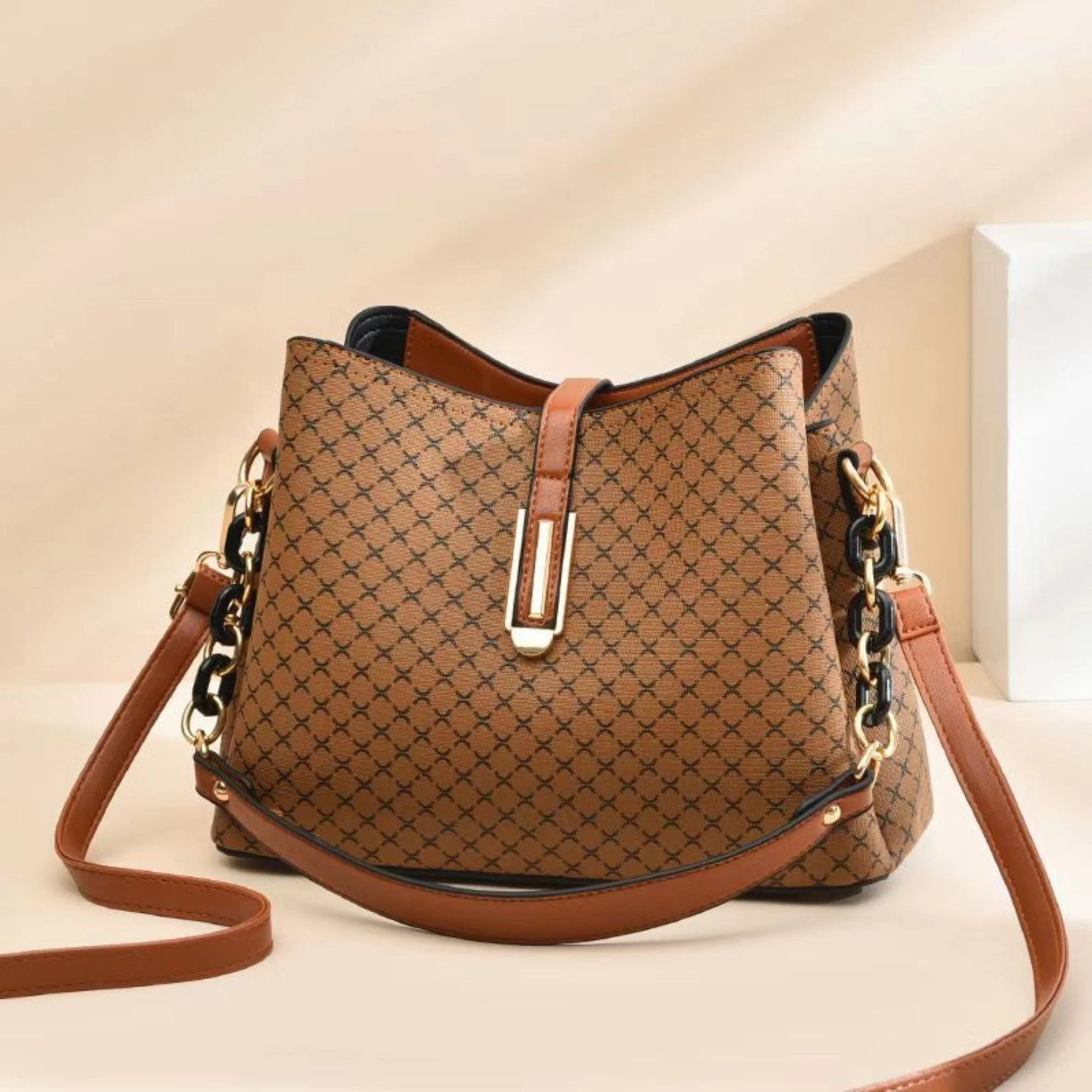 Bolsa Feminina em Couro Genuino - Ayla Hernandes - Image 8