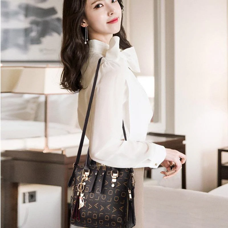Bolsa Feminina em Couro Genuino - Pure Luxury by Lina + Chaveiro de Brinde - Image 10