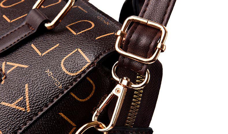 Bolsa Feminina em Couro Genuino - Pure Luxury by Lina + Chaveiro de Brinde - Image 17