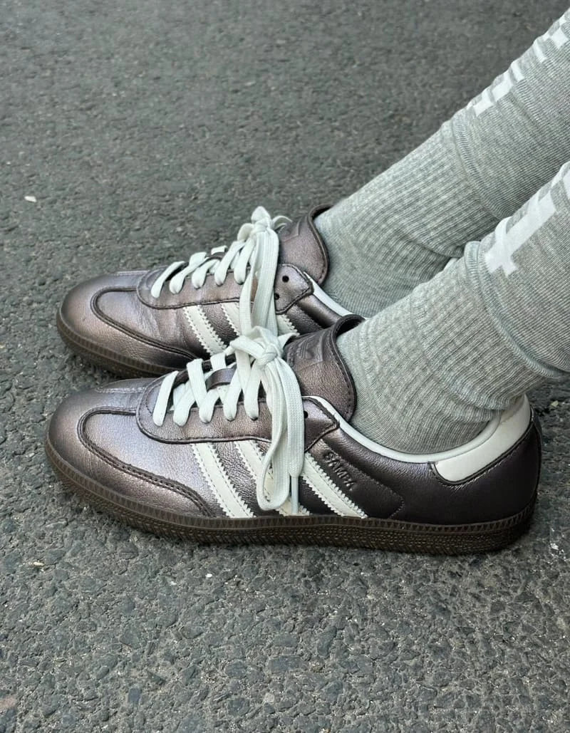 Tênis Adidas Samba OG Feminino "Supplier Colour Off White Gum" Metálico - JI4219 - Image 2